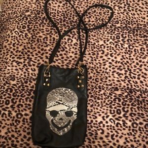 Woman’s skull shoulder bag